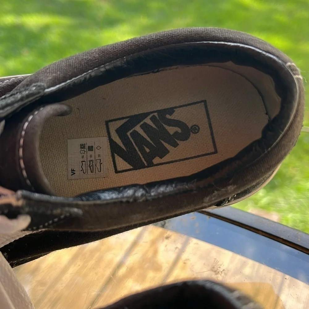 Vans Women's Classic Black and White low top Sneakers size 7